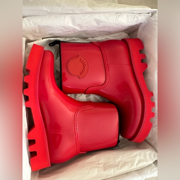 MONCLER
Ginette logo-appliquéd glossed-rubber rain boots new never used with box - Picture 2 of 16